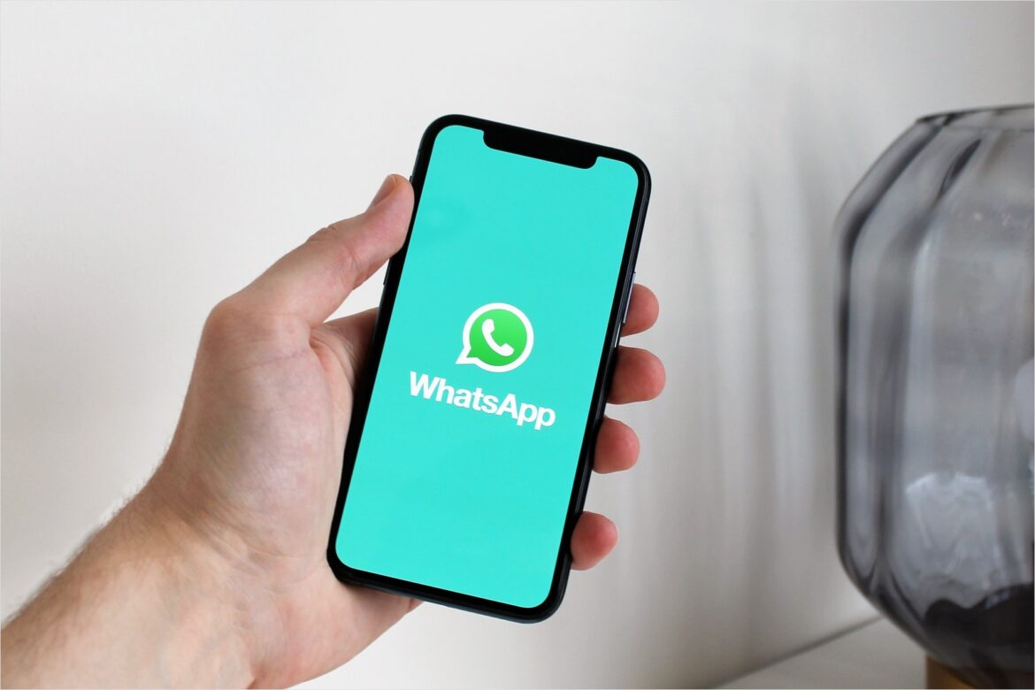 WhatsApp Now Allows Users To Send Up To 100 Media Files at Once